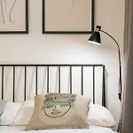 Comfort - 5 Min Walk To Nivy Bus Station And Twin * Pressburg